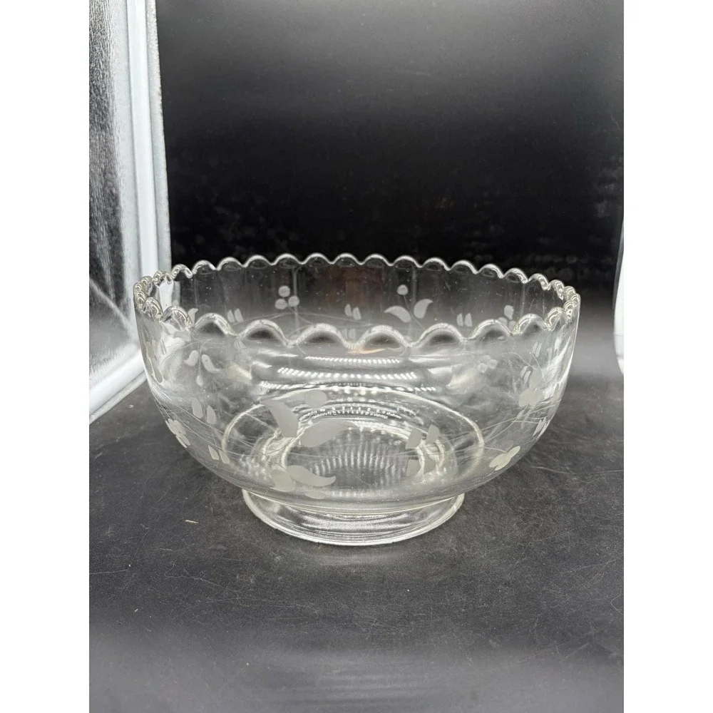 Vintage Etched Clear Glass Scalloped Rim Footed Serving Bowl Floral Pattern 8